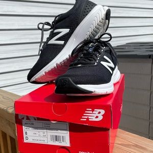 GUC New Balance 411 running shoes with org. box!